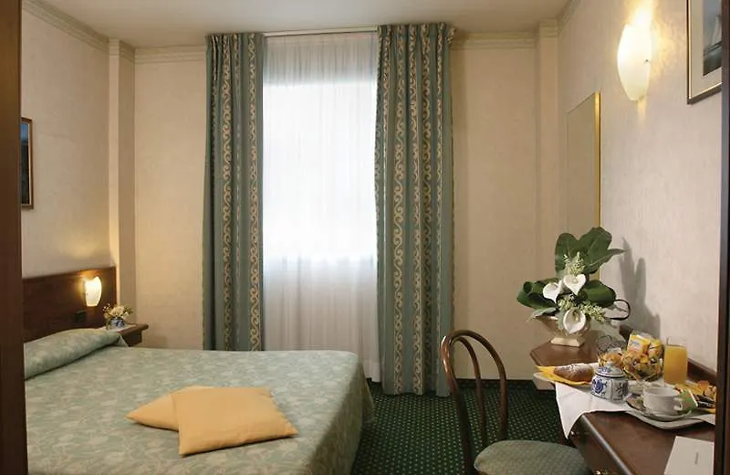 B&B Hotel Ferrara 3*,  Italien